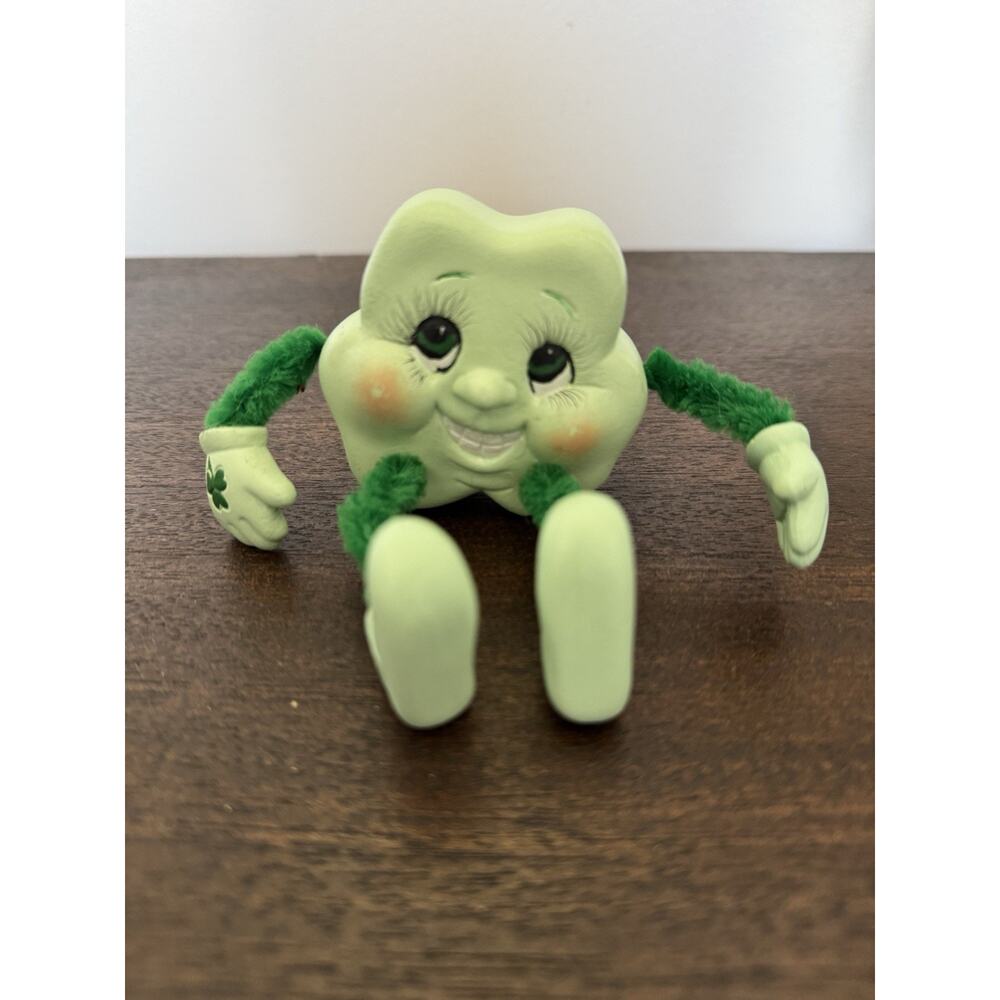 St Patrick's Day Shamrock Anthropomorphic Ceramic Pipe Cleaner Shelf‎ Sitter VTG